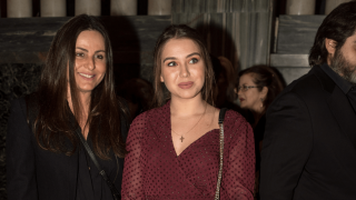 Ο Δημήτρης Σαραβάκος απόλαυσε την κόρη του Νικόλ Σαραβάκου επί σκηνής