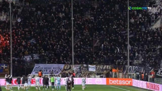 Το τελετουργικό μετά τη λήξη με τους παίκτες και τον κόσμο (vid)