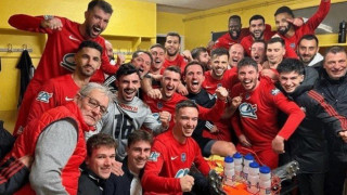 Οι παίκτες της Ρεβέλ της 6ης κατηγορίας πανηγυρίζουν την κλήρωση με την Παρί!