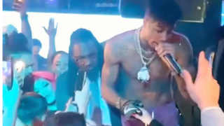 Ράπερ φώναξε στη σκηνή κοπέλα που του πέταξε παγάκια και... διέταξε τον ξυλοδαρμό της