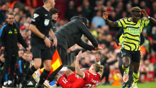 Η συγγνώμη του Σάκα στον Τσιμίκα για το μαρκάρισμα στο Λίβερπουλ - Άρσεναλ και τον τραυματισμό του Έλληνα αμυντικού