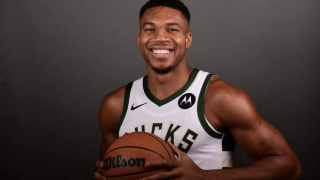 Γιάννης Αντετοκούνμπο: Οι Χριστουγεννιάτικες ευχές μετά την ήττα από τους Νικς