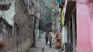 Έμαθε πως την απατούσε με την 15χρονη ανιψιά της- Του έκοψε το μόριο και το πέταξε στην τουαλέτα