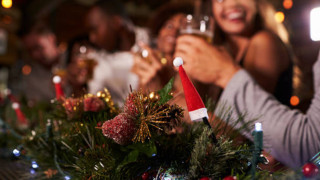 Χριστούγεννα: Επιστήμονες ανακάλυψαν την κατάλληλη θεραπεία για το hangover