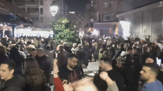 Οι Θεσσαλονικείς τραγουδούν Καρρά και αποχαιρετούν τον θρύλο της λαϊκής μουσικής!