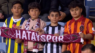 Τουρκία: Πιτσιρικάδες φορούν διαφορετικές φανέλες και στέλνουν ένα ηχηρό μήνυμα