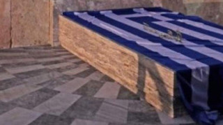 ΕΚΤΑΚΤΟ:Αγρότες κάλυψαν με ελληνική σημαία τον Άγνωστ Στρατιώτη