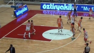 Αγκωνιά για φυλακή στη δεύτερη κατηγορία της Τουρκίας (video)