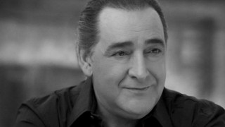 Βασίλης Καρράς: Αυτός είναι ο τίτλος της βιογραφίας του-Πότε θα κυκλοφορήσει