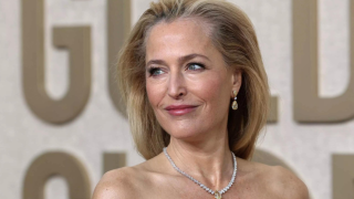 Αυτό το φόρεμα τράβηξε όλα τα βλέμματα στις Χρυσές Σφαίρες- Είχε πάνω του ραμμένα αιδοία