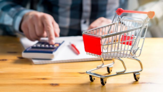 Στα  «κόκκινα» ο πληθωρισμός- Πέντε φορές πάνω οι αυξήσεις σε τρόφιμα έναντι της ΕΕ