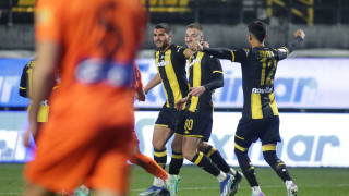 Ο σπουδαίος Μορόν ισοφαρίζει για τον Άρη με κεφαλιά (vid)