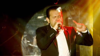 Πέθανε ο τραγουδιστής Χάρης Κωστόπουλος