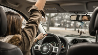 Tα 10 πιο επικίνδυνα τραγούδια για οδήγηση