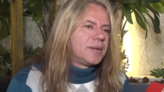 Δημήτρης Κοργιαλάς: Κατάξανθος σε νέα του εμφάνιση - Δείτε το βίντεο