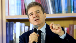 Υπουργέ, ο κόσμος θα ξαναπάει γήπεδο,  αλλά καιρός να ασχοληθείτε με το δάσος