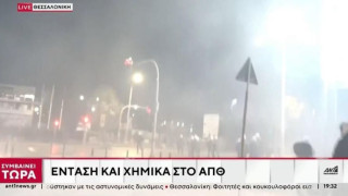 Επεισόδια στη Θεσσαλονίκη: Τα χημικά «έπνιξαν» δημοσιογράφο του ΑΝΤ1