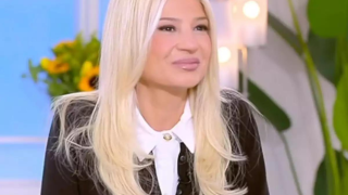 Επέστρεψε η Φαίη Σκορδά στα μαύρα και με τρεμάμενη φωνή