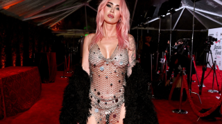 Μέγκαν Φοξ: Δεν ντύθηκε για τα Grammy, αλλά γδύθηκε για το πάρτι!