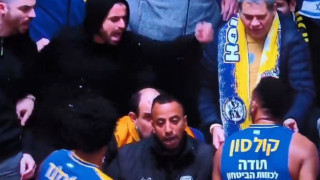 Xάποελ Χολόν-Μακάμπι: Oπαδός έσπρωξε τον Κόλσον και τιμωρήθηκε