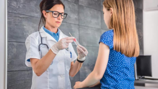 Στρεπτόκοκκος: Ανησυχία γεννούν τα θανατηφόρα περιστατικά – Τι συμβουλεύουν οι ειδικοί