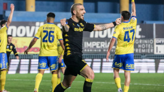 Συστημένη σέντρα του Μανού, κεφαλιά του Βέλεθ και 0-1 ο Άρης (vid)