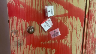 Επίθεση με μπογιές στο γραφείο της Έλενας Ράπτη στη Θεσσαλονίκη -Η ανάρτησή της