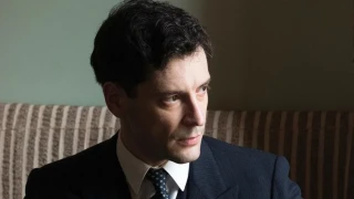 Έξαλλος ο Σπύρος Σταμούλης: Θαυμάστρια μπούκαρε στο καμαρίνι και τον πέτυχε γυμνό