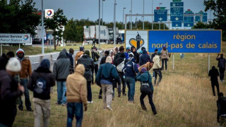 ΣΟΚ στο Καλαί - Γυναίκα πρόσφυγας έκοψε τις φλέβες της