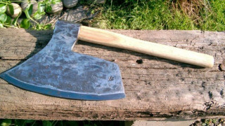 31χρονη μάλωσε με τον σύζυγό της και τον χτύπησε με... τσεκούρι!