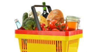 Διανομή τροφίμων σε απόρους στο Περίπτερο 16 της ΔΕΘ