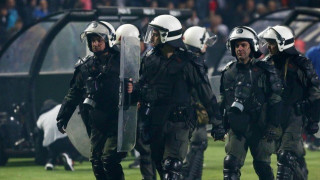 Απίστευτα επεισόδια στην Τούμπα, συλλήψεις και διακοπή (vids)