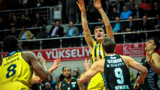 Κούπες για Ομπράντοβιτς, Μονανό, Αρμάνι Μιλάνο και Μέγκα