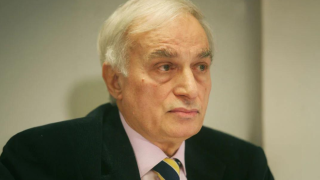 Στο νοσοκομείο ο Μανώλης Μαυρομμάτης και η σύζυγός του μετά από φωτιά στο σπίτι τους στο Κολωνάκι