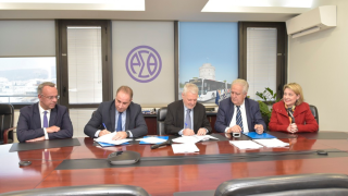 ΟΑΣΘ: Την άνοιξη στους δρόμους τα 110 ηλεκτρικά λεωφορεία-Υπογράφηκε η σύμβαση για τους σταθμούς φόρτισης