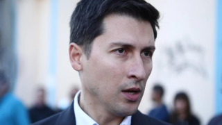 Αρχιμανδρίτης έδιωξε από κοπή πίτας τον Παύλο Χρηστίδη γιατί ψήφισε τον γάμο των ομοφύλων