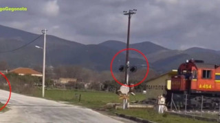 Ξάνθη: Τρένο σταματά σε αφύλακτη διάβαση για να ελέγξει αν περνούν αυτοκίνητα! (vid)