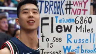 «Κατάπιε» 6.860 μίλια και εμφανίστηκε με όλες τις φανέλες του Ουέστμπρουκ