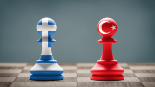Η Τουρκία διατηρεί στο τραπέζι την αποστρατικοποίηση και τις γκρίζες ζώνες – Πώς θα προχωρήσει ο διάλογος