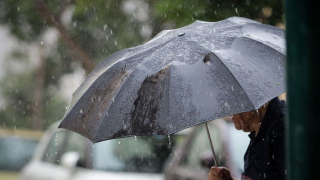 «Σκωτσέζικο ντουζ» ο καιρός- Επιστρέφουν οι βροχές και οι καταιγίδες