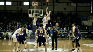 Πανό για την τραγωδία των Τεμπών στο Ιβανώφειο