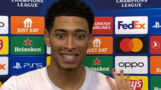 On air «πέσιμο» δημοσιογράφου στον Μπέλιγχαμ-«Θες να έρθεις σπίτι μαζί μου;»-Επική αντίδραση του Άγγλου (vid)