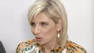 Μαρία Παναγοπούλου για Κώστα Χαρδαβέλλα: Ξεκίνησε σαν μια απλή φαρυγγίτιδα, μέχρι που έσβησε η φωνή του