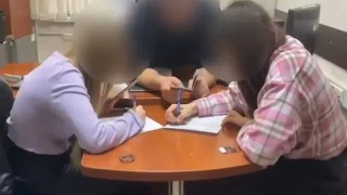 Ρωσία: Έβαλαν πρόστιμο σε δύο γυναίκες που δημοσιοποίησαν βίντεο που φιλιούνται