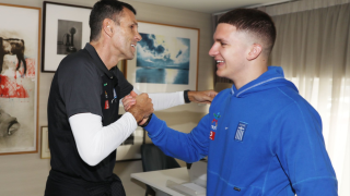 Εθνική: Με το χαμόγελο στα χείλη έφτασαν στο ξενοδοχείο οι διεθνείς (vid + pics)