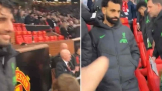 Αγγλία: Οπαδός της Γιουνάιτεντ κορόιδευε τους παίκτες της Λίβερπουλ μέσα στα μούτρα τους (vid)