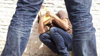 Άγριος ξυλοδαρμός ανήλικης από συμμαθήτρια της