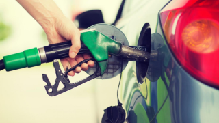 H νέα βενζίνη που αλλάζει τα δεδομένα – Πόσα παραπάνω χιλιόμετρα θα κάνεις με ένα φουλάρισμα