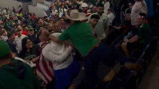 ΗΠΑ-Μεξικό: Άγριο ξύλο και ... ιπτάμενες μπίρες στις εξέδρες (vid)