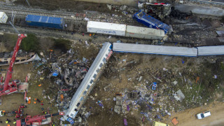 Τέμπη: Λύγισε τηλεθεατής στο Vinylio-«Αφιερώνω το Τρένο για τα παιδιά που χάθηκαν»